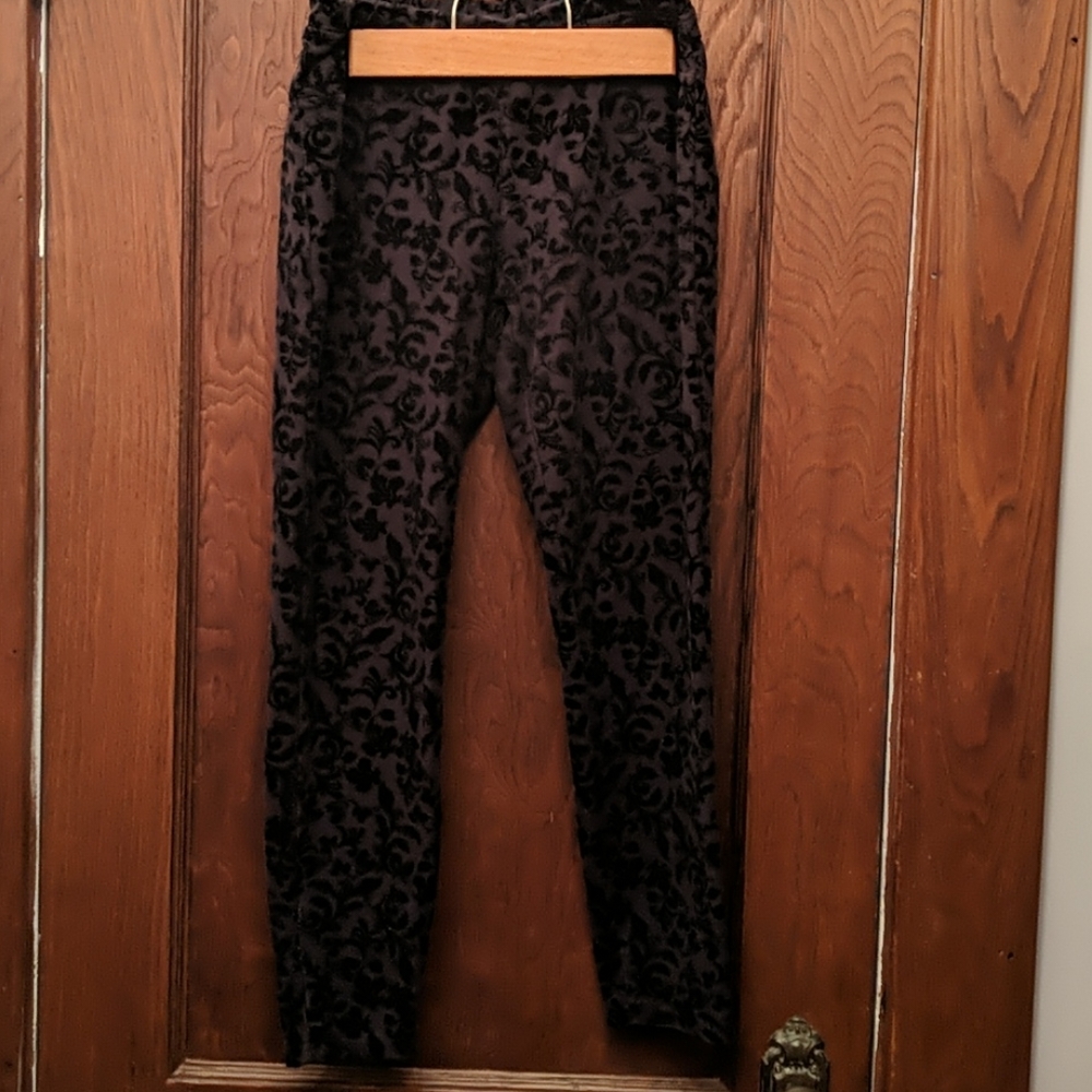 Xhiliration Large Black Leggings velvet patterned